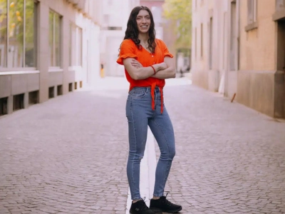 Photo de Coralie Testa, développeuse web, qui a fait appel aux services de rédactrice web SEO de Sillages