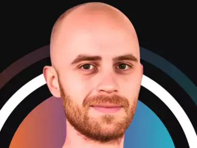 Portrait d'Alexandre Théron, consultant SEO, client de Sillages